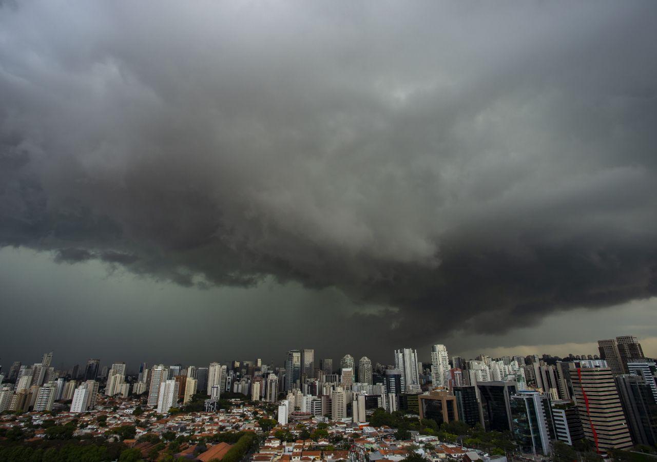 Chuvas no Estado de São Paulo causam deslizamentos alagam cidades e