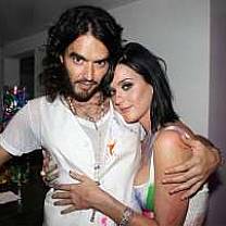 Katy Perry revela que pensou em suicídio após fim de sua relação com Russell Brand
