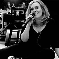 Adele tem fotos íntimas vazadas na internet