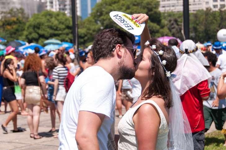 No carnaval, tenha cuidado com a mononucleose, ou doença do beijo