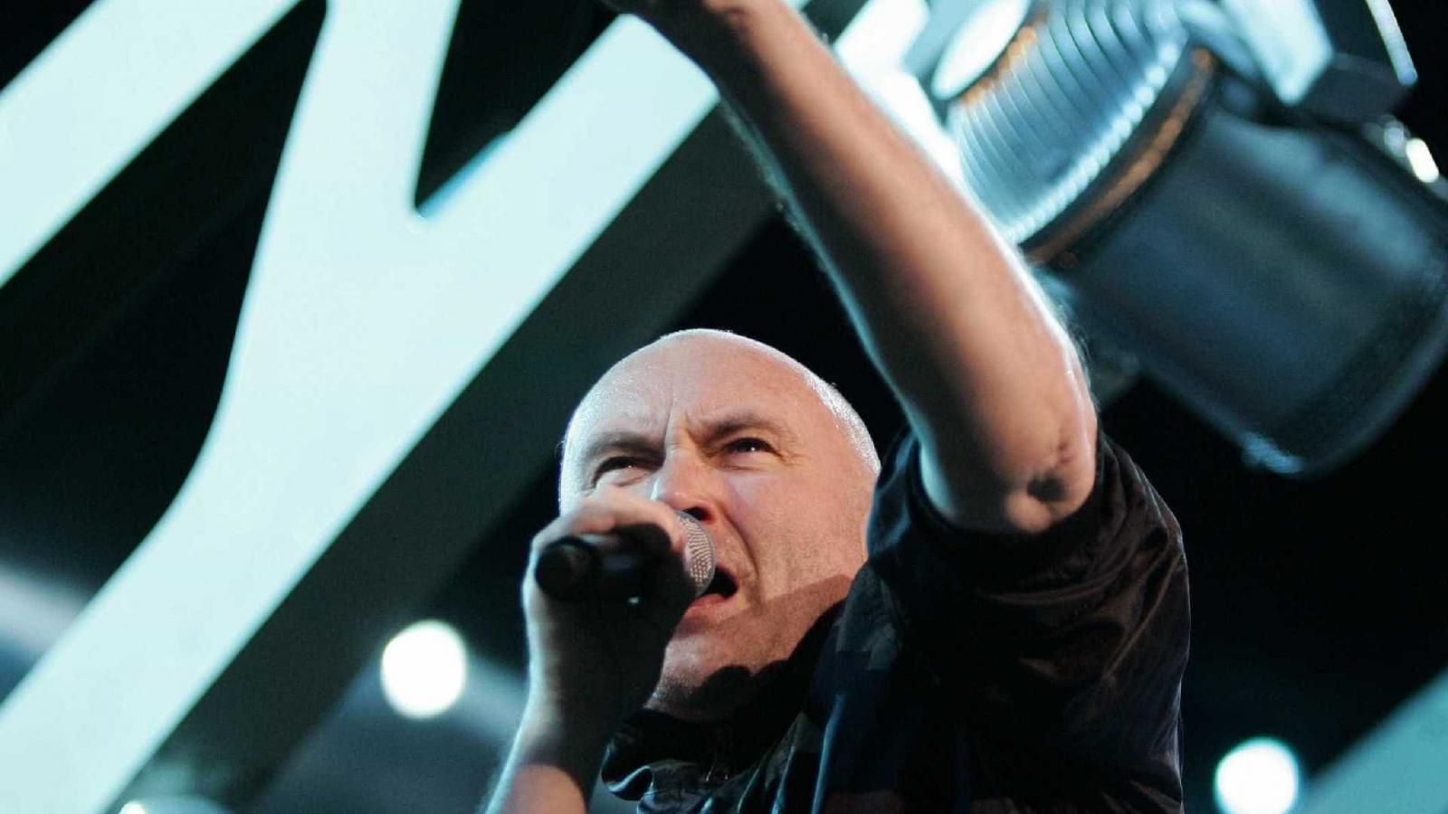 Phil Collins fica retido em Aeroporto do Rio por problemas com visto