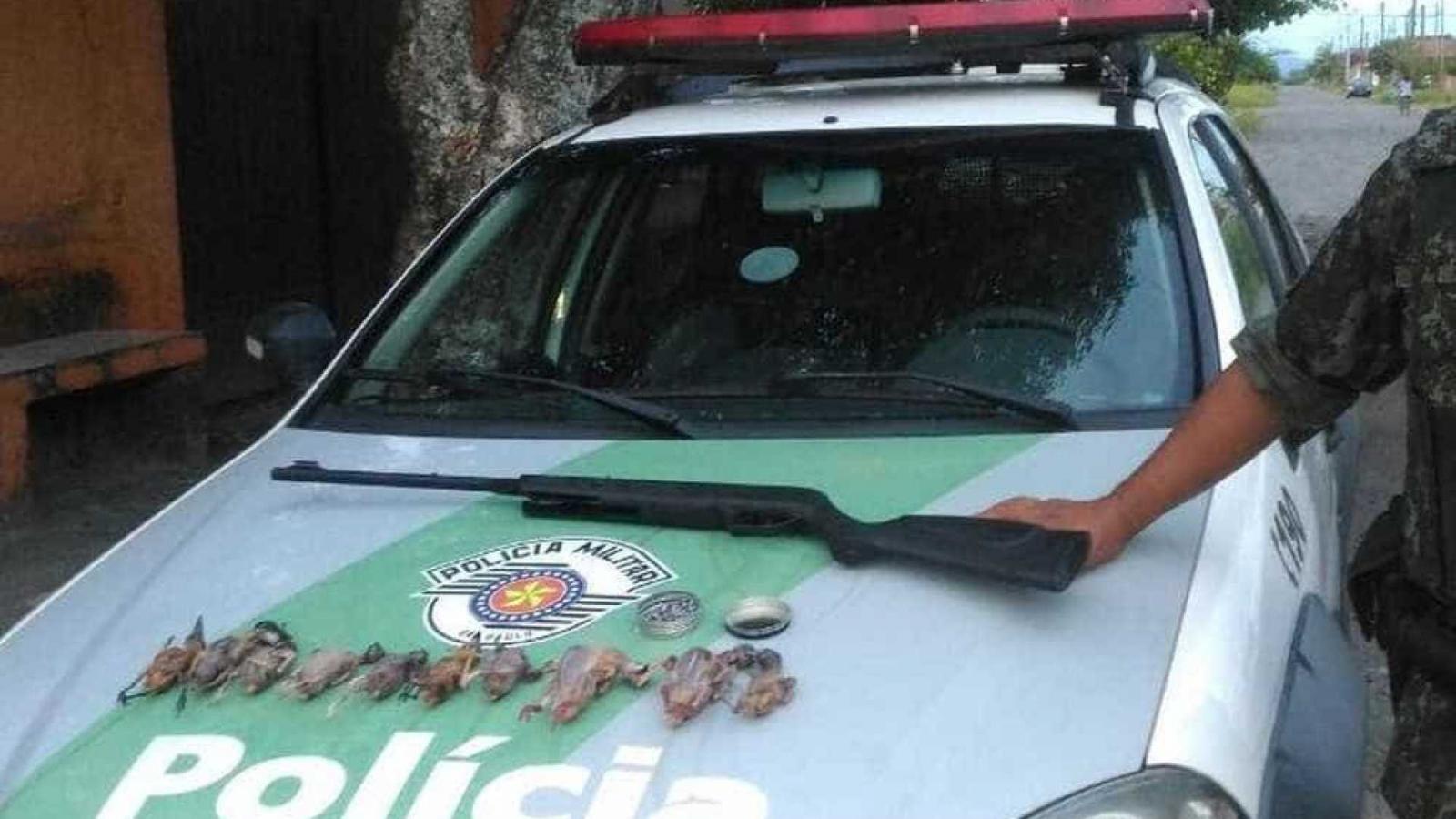 Ambulante é preso por vender 'espetinho' de Sabiá e Bem-Te-Vi