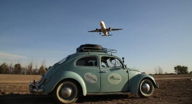 Com Fusca 68 vindo do Brasil, torcedores viajam pela Rússia