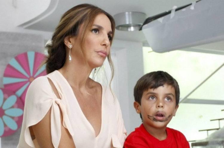 Ivete Sangalo mostra o filho de 8 anos tocando bateria