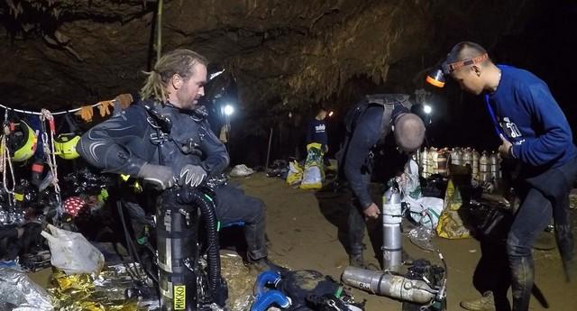 Mergulhador envolvido em resgate em caverna na Tailândia divulga fotos