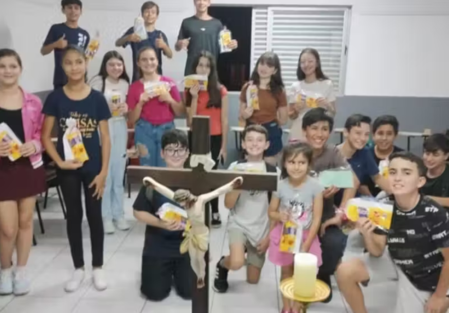 Crianças de Santa Catarina enviam cartinhas e doces em gesto de solidariedade para vítimas das chuvas no Rio Grande do Sul
